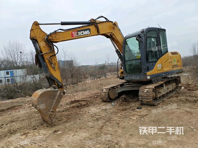 駕駛室頂部(整機(jī)外觀) 駕駛室頂部(整機(jī)外觀)