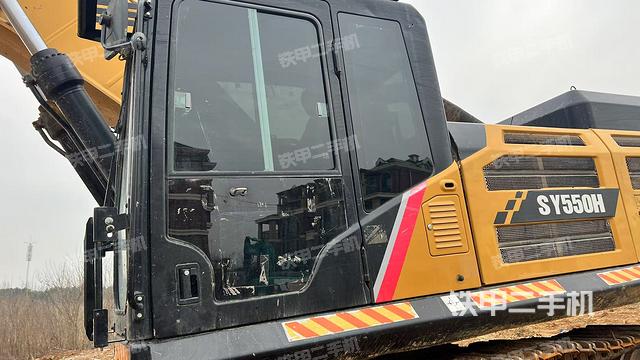 駕駛室左前45度(駕駛室部分) 駕駛室左前45度(駕駛室部分)