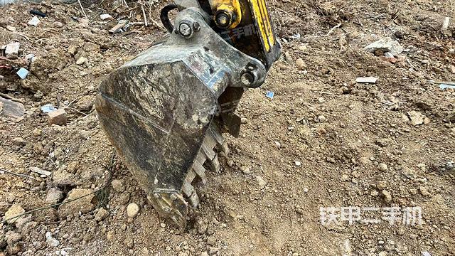 鏟斗右后整體(工作和回轉(zhuǎn)裝置) 鏟斗右后整體(工作和回轉(zhuǎn)裝置)