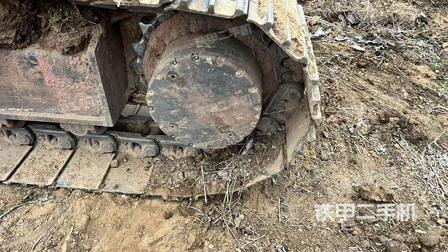 左驅(qū)動輪（行走機(jī)構(gòu)）