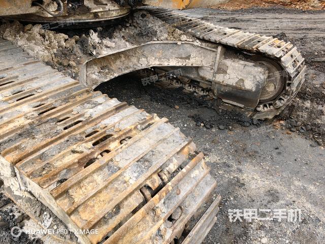 轉(zhuǎn)盤(pán)和下車(chē)架正前（工作和回轉(zhuǎn)裝置）