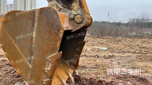 鏟斗右后整體(工作和回轉(zhuǎn)裝置) 鏟斗右后整體(工作和回轉(zhuǎn)裝置)