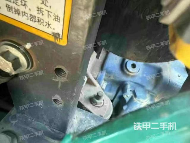 液壓泵艙室正面整體(整機(jī)外觀) 液壓泵艙室正面整體(整機(jī)外觀)
