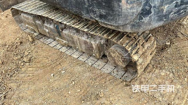 右側(cè)履帶整體?(行走機(jī)構(gòu)) 右側(cè)履帶整體?(行走機(jī)構(gòu))