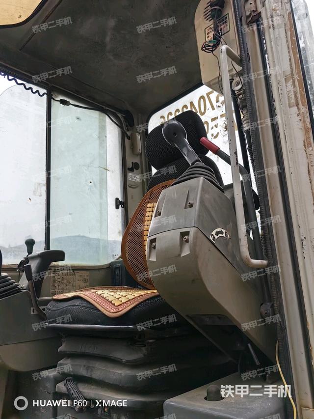 駕駛室整體（整機外觀）