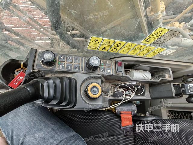 驾驶室整体（整机外观）