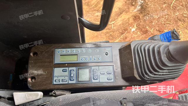 座椅左側控制臺/音響/含左手柄（駕駛室部分）