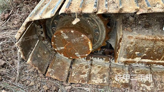 左驅(qū)動輪（行走機構(gòu)）