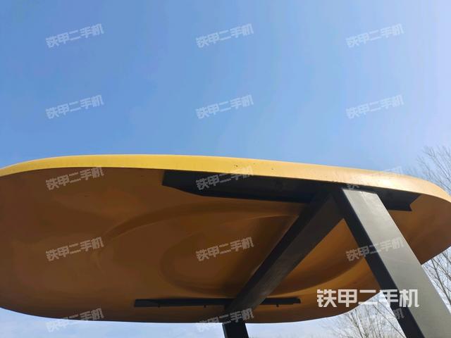 駕駛室外頂全景（壓路機(jī)駕駛室）