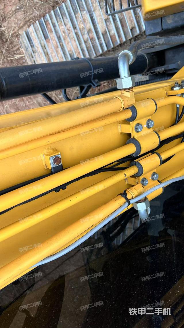 大臂背部俯視(工作和回轉(zhuǎn)裝置) 大臂背部俯視(工作和回轉(zhuǎn)裝置)