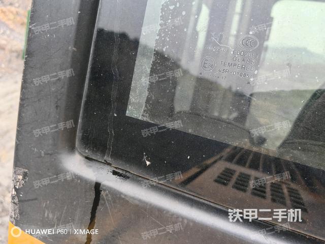 左后方玻璃角標(biāo)（駕駛室部分）