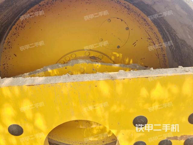 前車架正右側(cè)（壓路機(jī)前后車架）