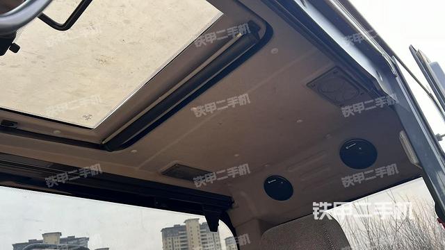 頂棚整體(駕駛室部分) 頂棚整體(駕駛室部分)