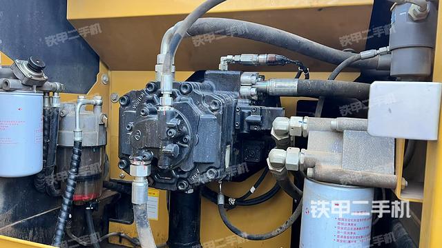 液壓泵斜45?右（大件艙室）