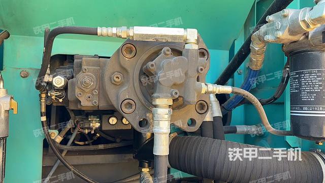 液壓泵艙室正面整體(整機(jī)外觀) 液壓泵艙室正面整體(整機(jī)外觀)