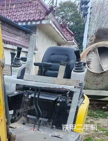 駕駛室整體(整機外觀) 駕駛室整體(整機外觀)