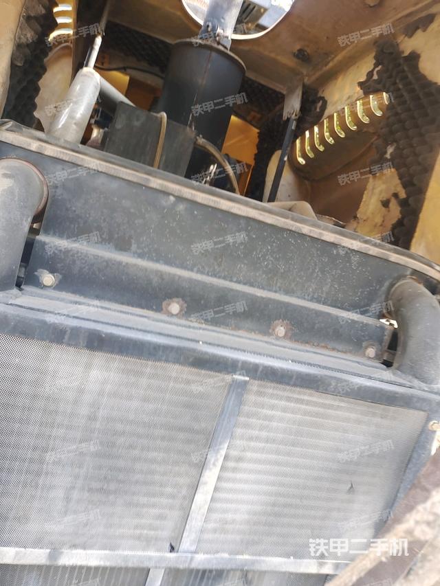 發(fā)動(dòng)機(jī)艙全景（壓路機(jī)發(fā)動(dòng)機(jī)艙）