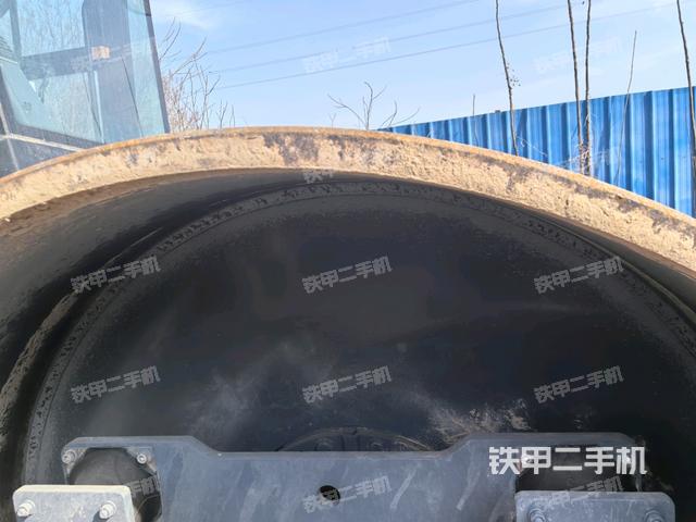 前車架正右側(cè)（壓路機(jī)前后車架）