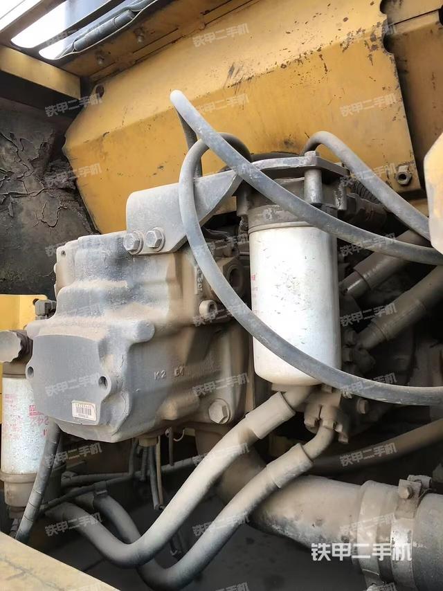 液壓泵艙室正面整體(整機外觀) 液壓泵艙室正面整體(整機外觀)