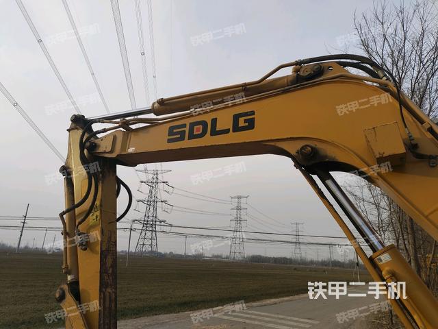 轉(zhuǎn)盤和下車架正前（工作和回轉(zhuǎn)裝置）