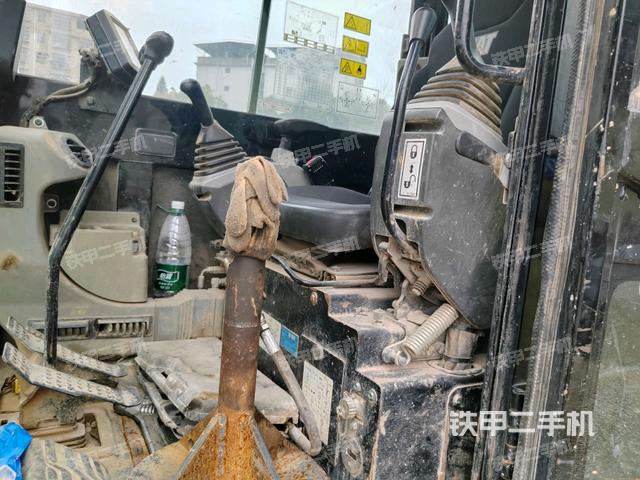 右側(cè)玻璃角標(biāo)(駕駛室部分) 右側(cè)玻璃角標(biāo)(駕駛室部分)