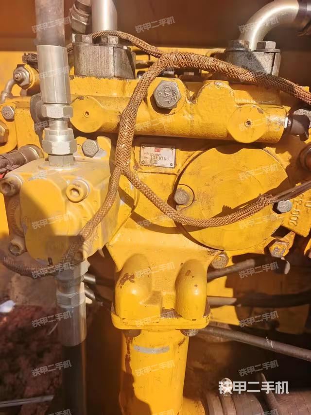 液壓泵艙室正面整體(整機(jī)外觀) 液壓泵艙室正面整體(整機(jī)外觀)