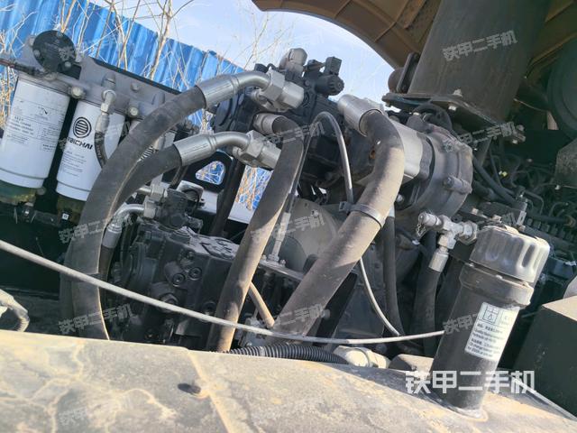 散熱器全景（壓路機(jī)發(fā)動機(jī)艙）