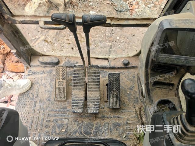 行走控制手柄和踏板?俯拍(駕駛室部分) 行走控制手柄和踏板?俯拍(駕駛室部分)