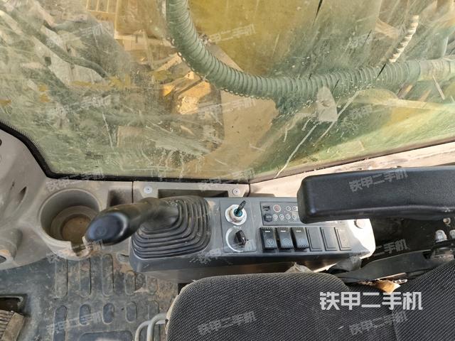 座椅右侧控制台/钥匙门/油门/含右手柄（驾驶室部分）