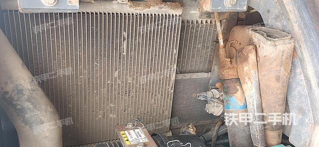 液壓泵艙室正面整體（整機(jī)外觀）