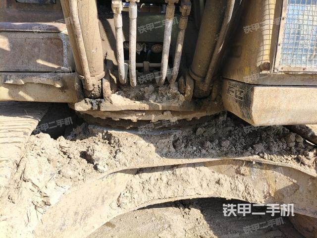 轉(zhuǎn)盤和下車架正前（工作和回轉(zhuǎn)裝置）