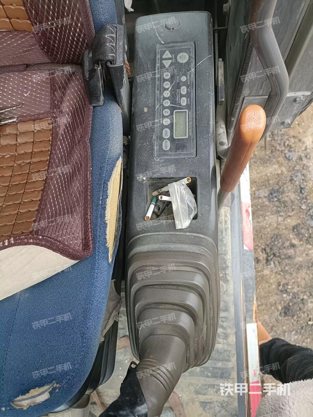 座椅左側(cè)控制臺(tái)/音響/含左手柄（駕駛室部分）