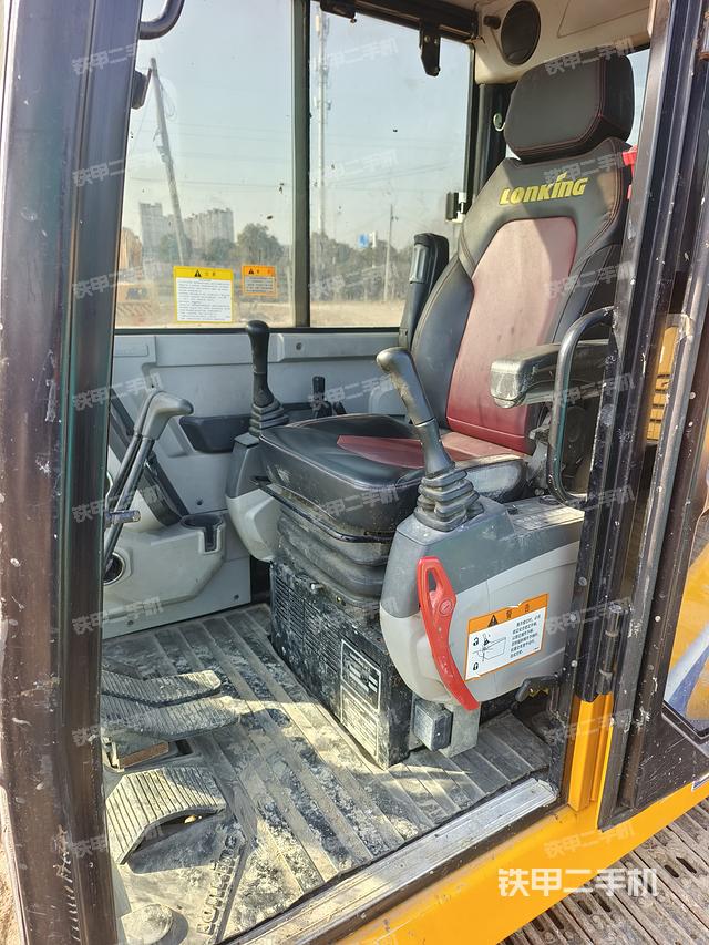 駕駛室整體（整機外觀）