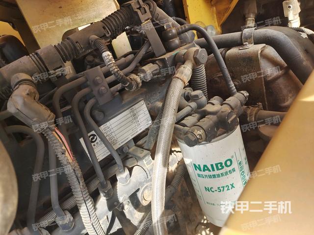 散熱器全景（壓路機(jī)發(fā)動(dòng)機(jī)艙）