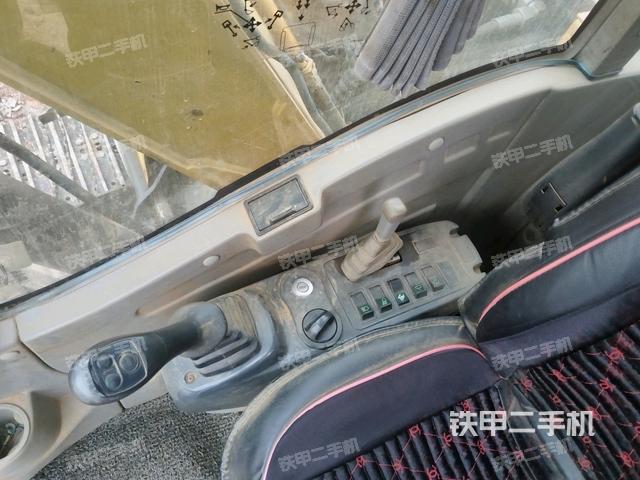 座椅右側控制臺/鑰匙門/油門/含右手柄(駕駛室部分) 座椅右側控制臺/鑰匙門/油門/含右手柄(駕駛室部分)
