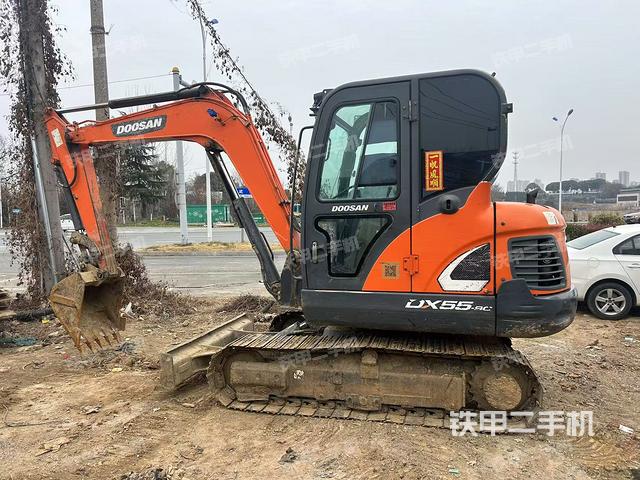 斗山DX60E-9C挖掘机