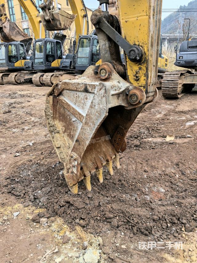 小臂整體左后(工作和回轉(zhuǎn)裝置) 小臂整體左后(工作和回轉(zhuǎn)裝置)