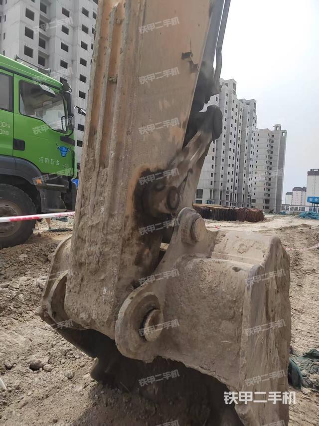 駕駛室整體(整機(jī)外觀) 駕駛室整體(整機(jī)外觀)