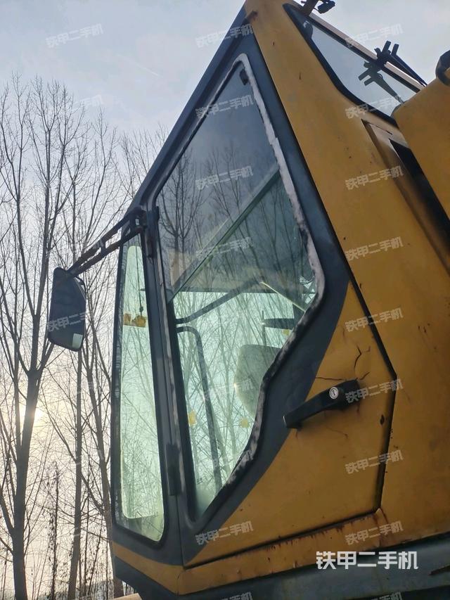 左側正面照（壓路機駕駛室）