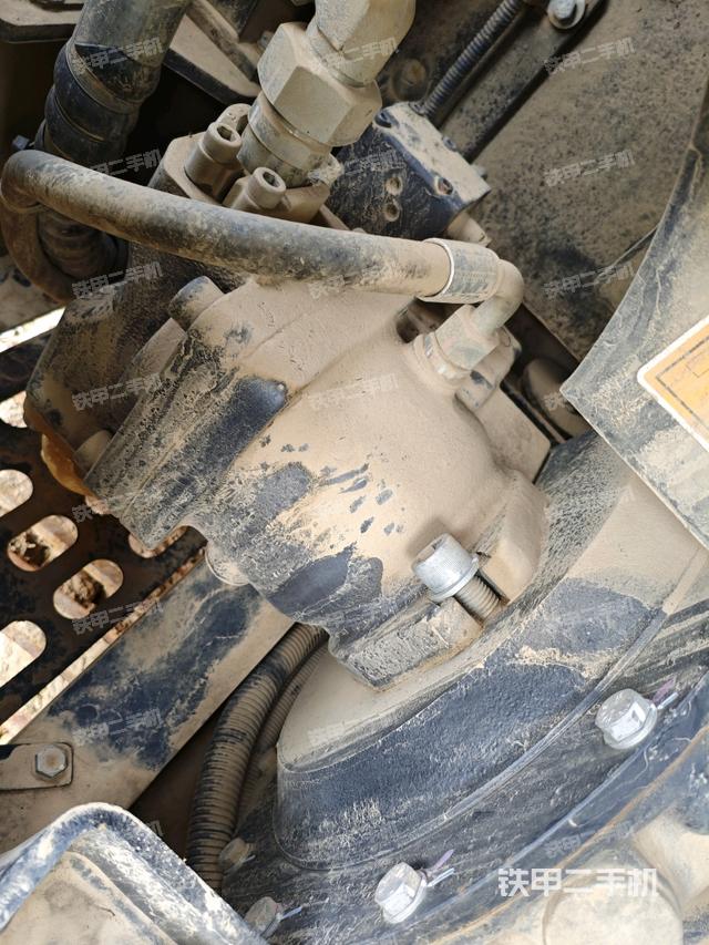 液壓泵艙室正面整體（整機(jī)外觀）