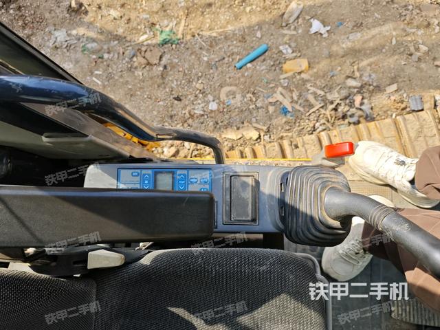 座椅左侧控制台/音响/含左手柄（驾驶室部分）