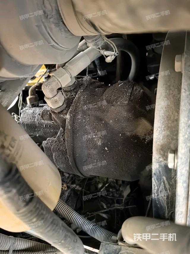 液壓泵艙室正面整體(整機(jī)外觀(guān)) 液壓泵艙室正面整體(整機(jī)外觀(guān))