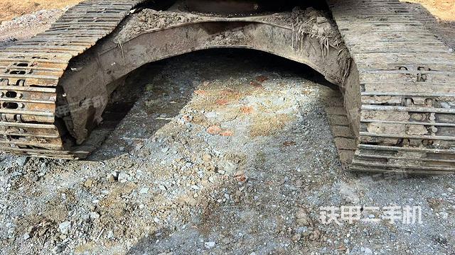 轉(zhuǎn)盤和下車架正前(工作和回轉(zhuǎn)裝置) 轉(zhuǎn)盤和下車架正前(工作和回轉(zhuǎn)裝置)
