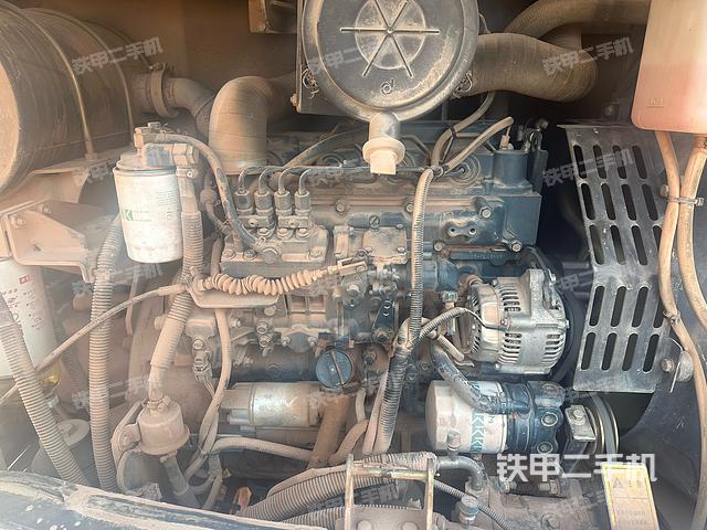 回转马达和主控阀（整机外观）