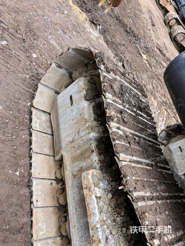 右側(cè)履帶整體(行走機(jī)構(gòu)) 右側(cè)履帶整體(行走機(jī)構(gòu))