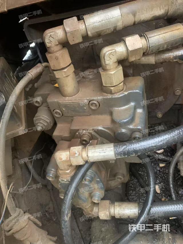 液壓泵艙室正面整體（整機(jī)外觀）