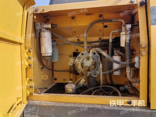 液壓泵艙室正面整體（整機(jī)外觀）