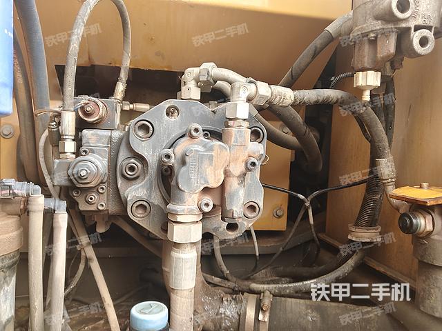 液壓泵艙室正面整體(整機(jī)外觀) 液壓泵艙室正面整體(整機(jī)外觀)