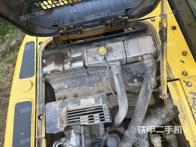 中央回轉接頭特寫(上車部件) 中央回轉接頭特寫(上車部件)