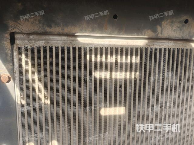 發(fā)動(dòng)機(jī)艙液壓泵全景（壓路機(jī)發(fā)動(dòng)機(jī)艙）